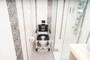 Αναπηρικό Αμαξίδιο Μπάνιου με Δοχείο 43cm