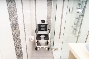 Αναπηρικό Αμαξίδιο Μπάνιου με Δοχείο 43cm